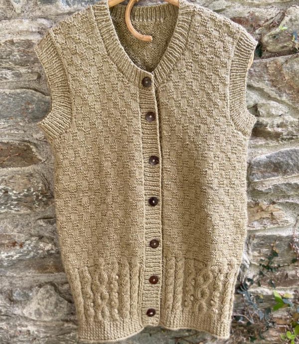 Hand knitted sleeveless cardigan V neck ( Code - UM252N120)