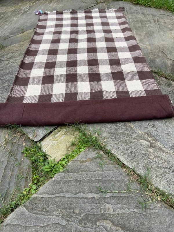 Handwoven yoga mat with checks (Code-UU242TC116)