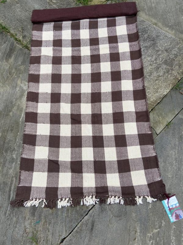 Handwoven yoga mat with checks (Code-UU242TC116)