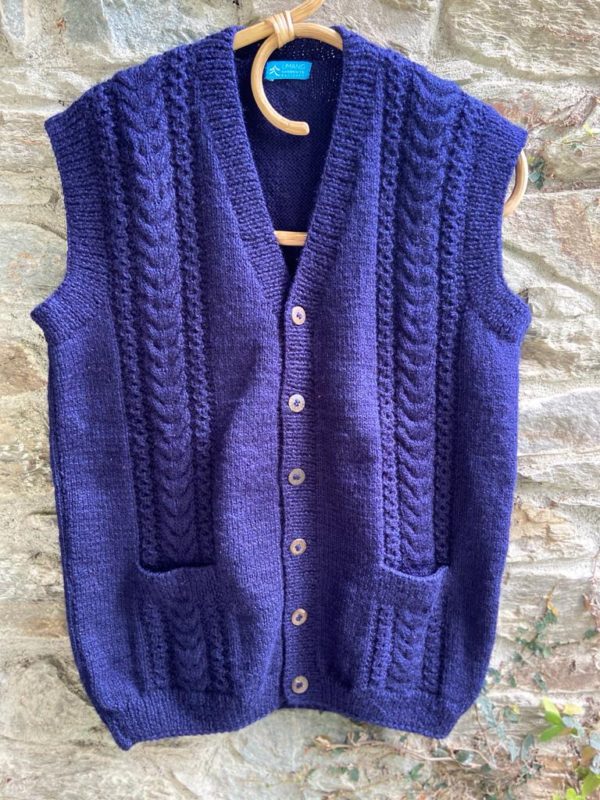 Hand knitted sleeveless cardigan V neck ( Code - UM151N018)