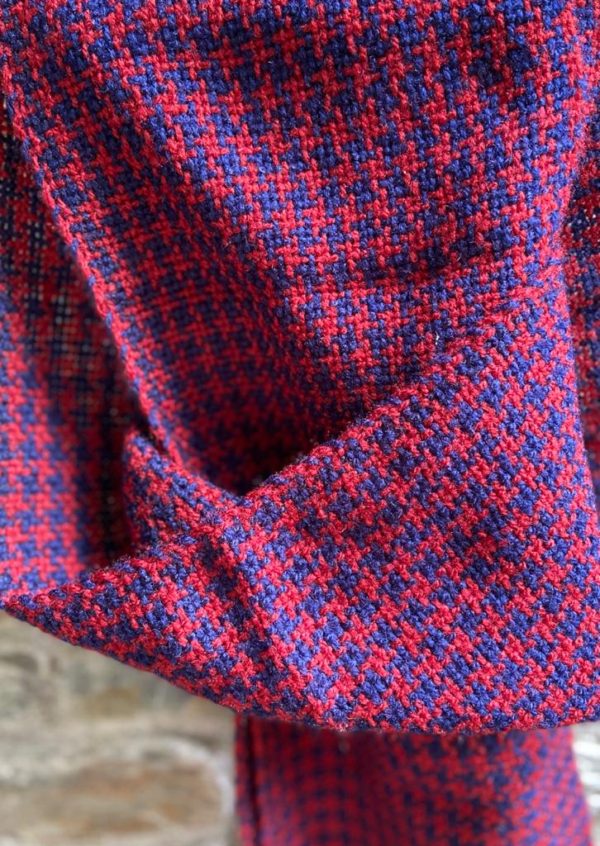 Hand woven muffler with houndstooth design for men (Code-UM204PC102F)