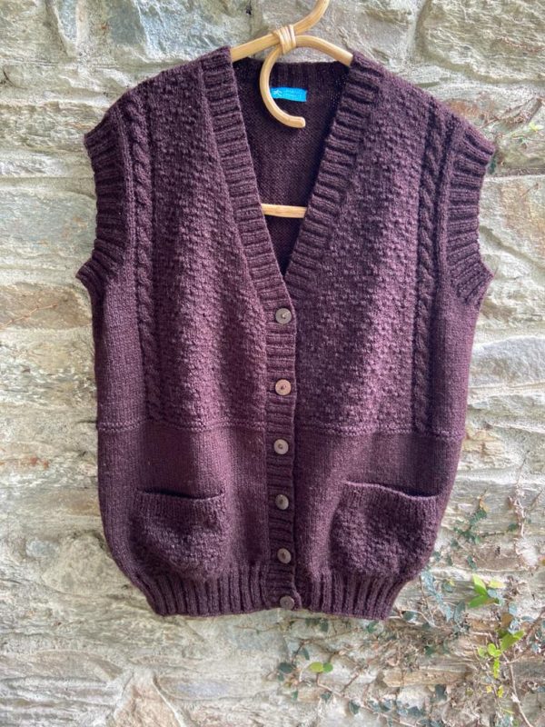 Hand knitted sleeveless cardigan V neck (Code - UM159N040)