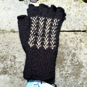 Hand knitted Mittens (Code -UW228N015F)