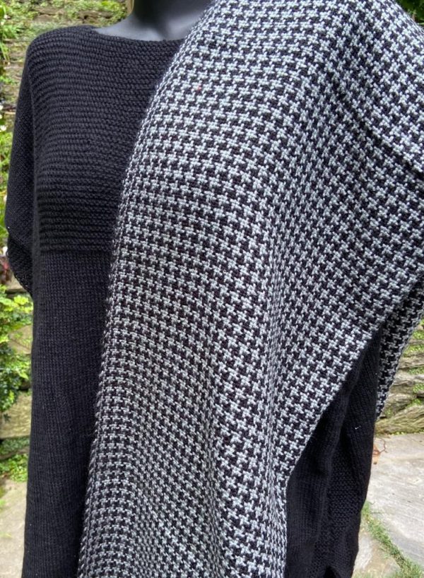 Handwoven woolen houndstooth shawl (Code-UW200NC106F)