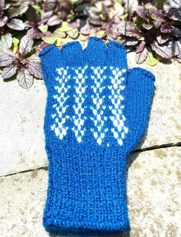 Hand knitted Mittens (Code -UW228N183F)