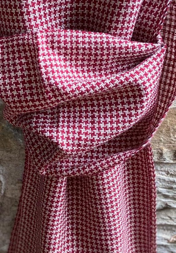 Hand woven muffler with houndstooth design for men (Code-UM204PC98F)