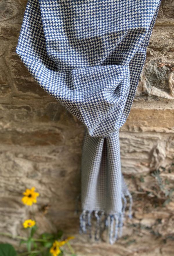 Hand woven muffler with houndstooth design for men (Code-UM204PC99F)