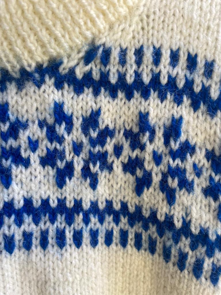 Pullover Hand knitted , round neck // (UW394N024)